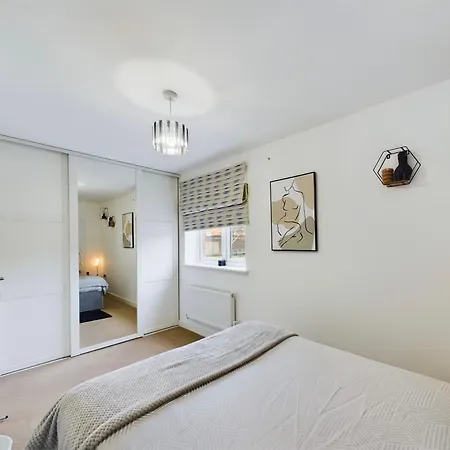 Modern 2 Bed City Apartment With Private Parking Swansea Exterior photo