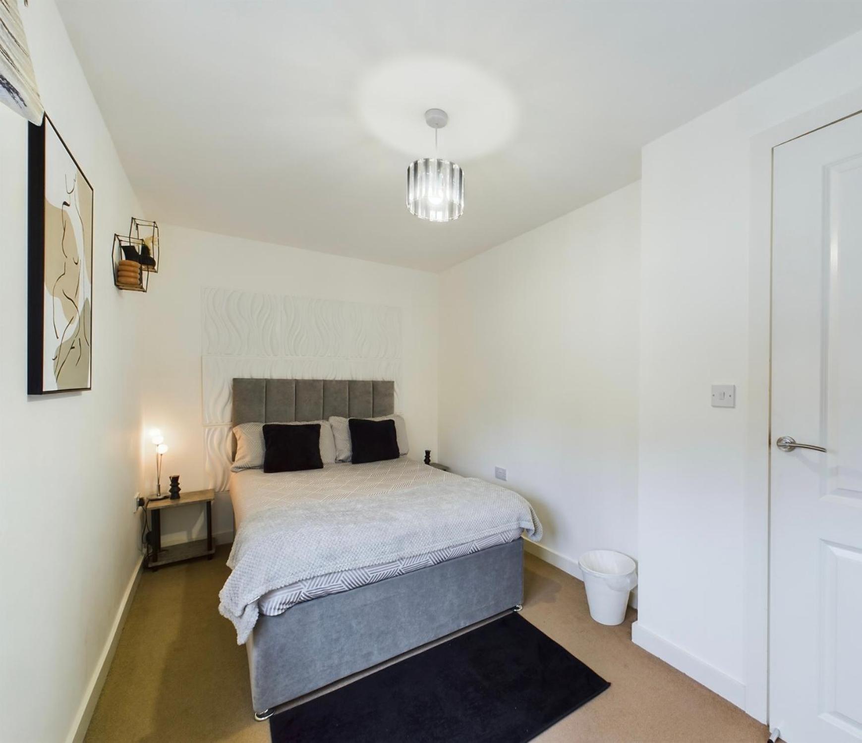 Modern 2 Bed With Private Parking * Swansea