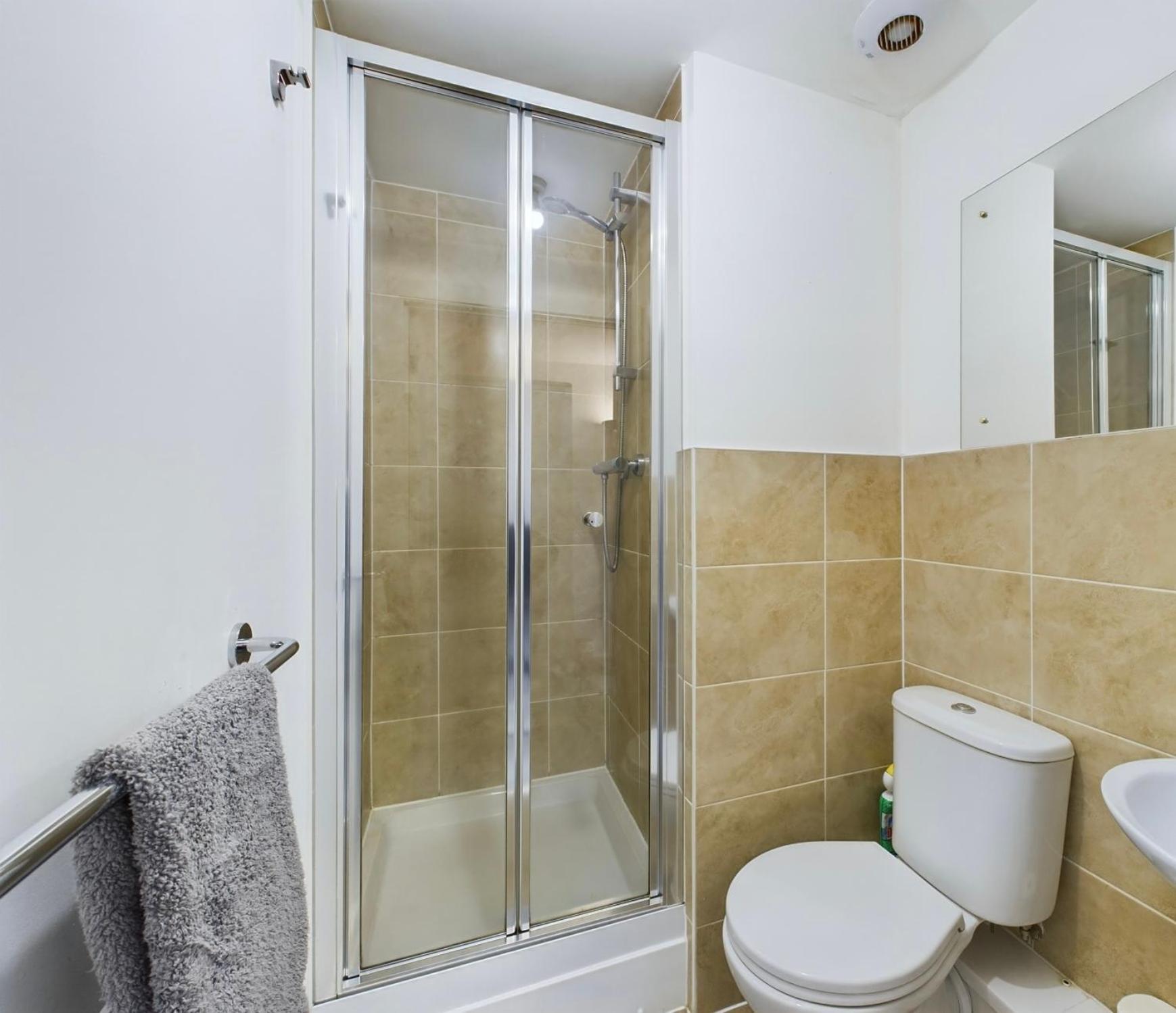 Modern 2 Bed With Private Parking Apartment *